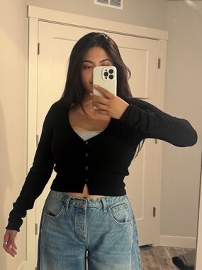 Aritzia Black Cropped Button-Up Cardigan sz M